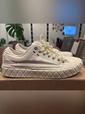Palladium Canvas Low-Top Sneakers